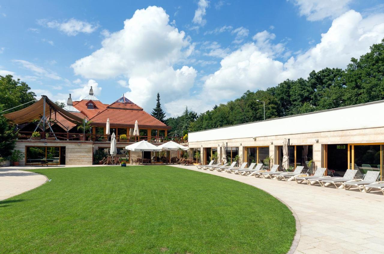 Hotel Gottwald Tata Exteriér fotografie